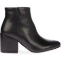 Dayna chelsea boots in Black PU, Black